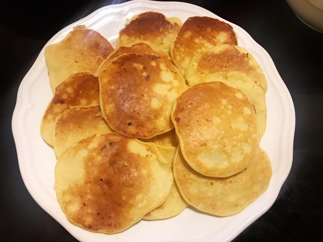 【减脂早餐】无油香蕉松饼（超简单）