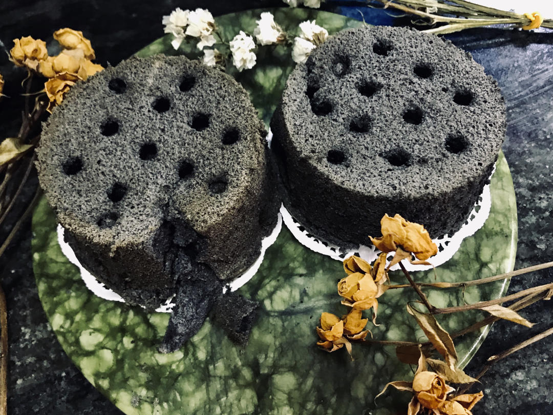 悉悠做的以假乱真的蜂窝煤蛋糕(竹炭粉蛋糕)