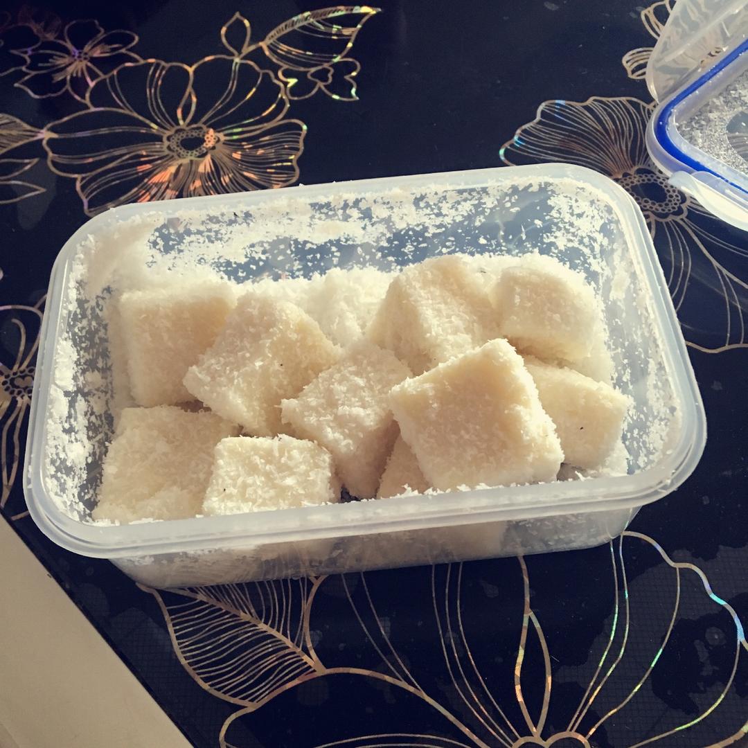 牛奶椰蓉小方