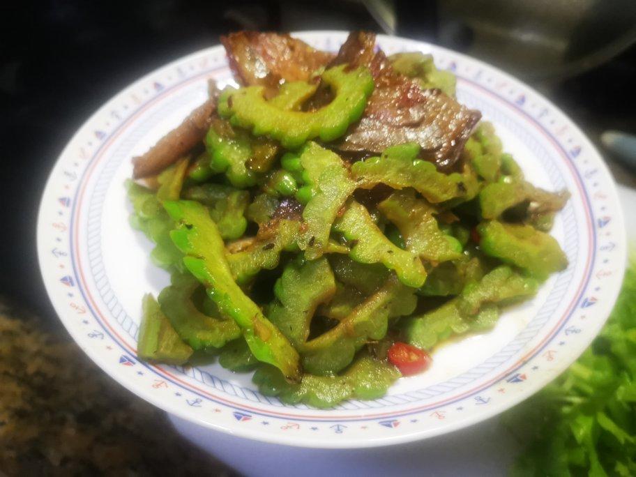 狂吃两碗饭的苦瓜炒腊肉