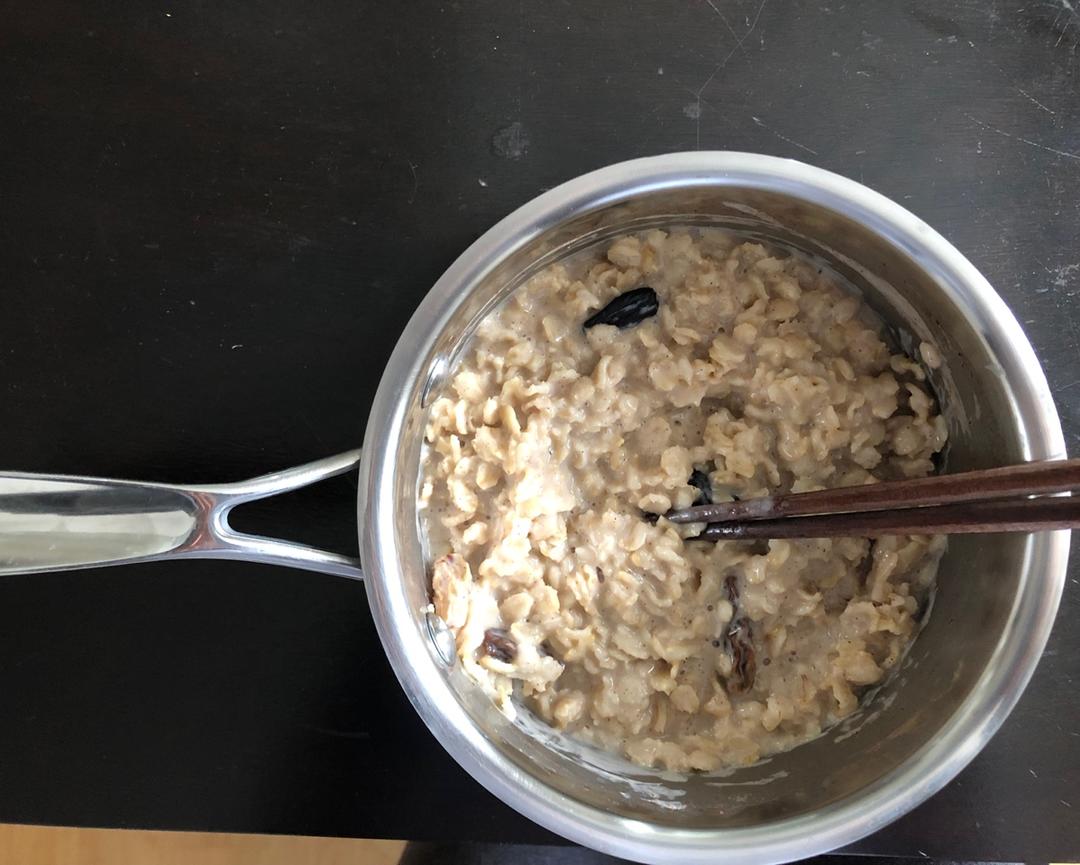 葡萄干肉桂早餐燕麦粥丨健康·三餐