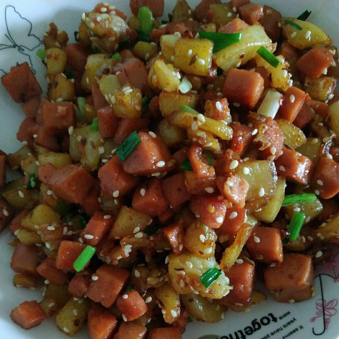 香辣过瘾❗️超好吃孜然火腿土豆丁，吃一口就沦陷❗️