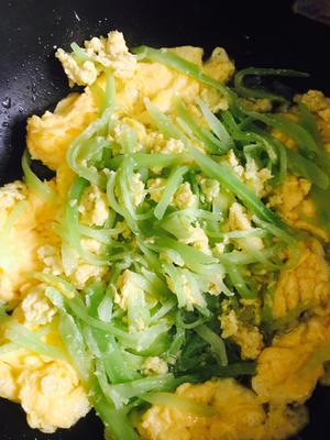 咸肉莴笋叶菜饭配莴笋炒蛋的做法 步骤9