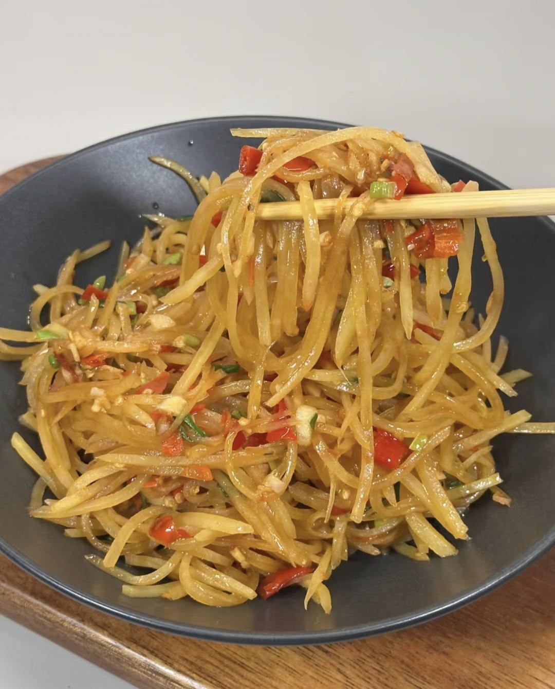 剁辣椒炒土豆丝