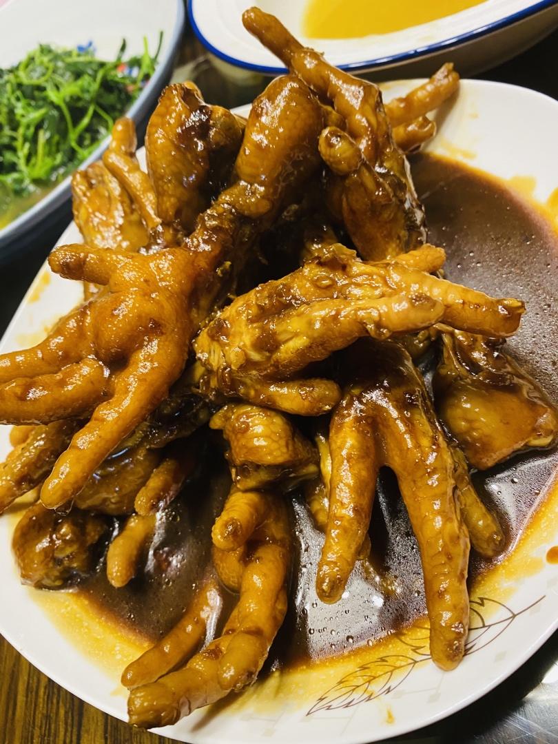 好吃到手指都吃掉的卤鸡爪