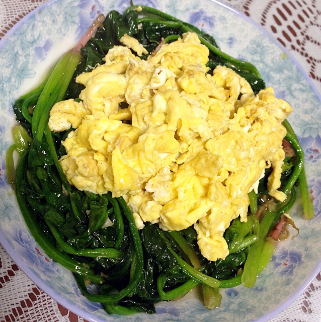 麻油蒜蓉菠菜铺蛋