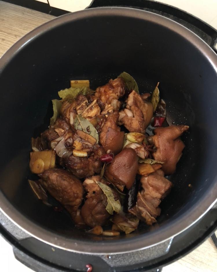 美味的家常菜：红烧猪蹄