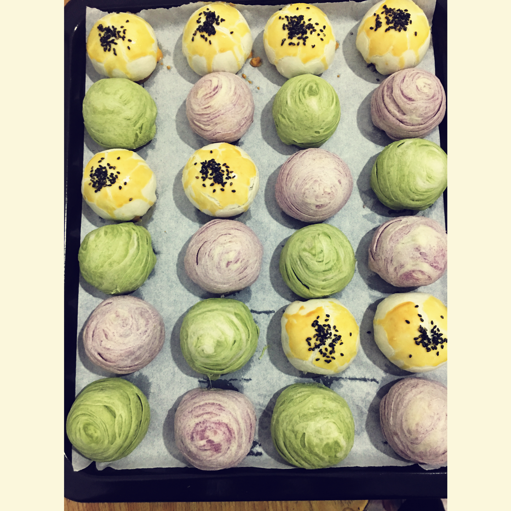 蛋黄酥~紫薯、抹茶、原味~花好月圆，中秋快乐~内附一次做六色蛋黄酥方法~