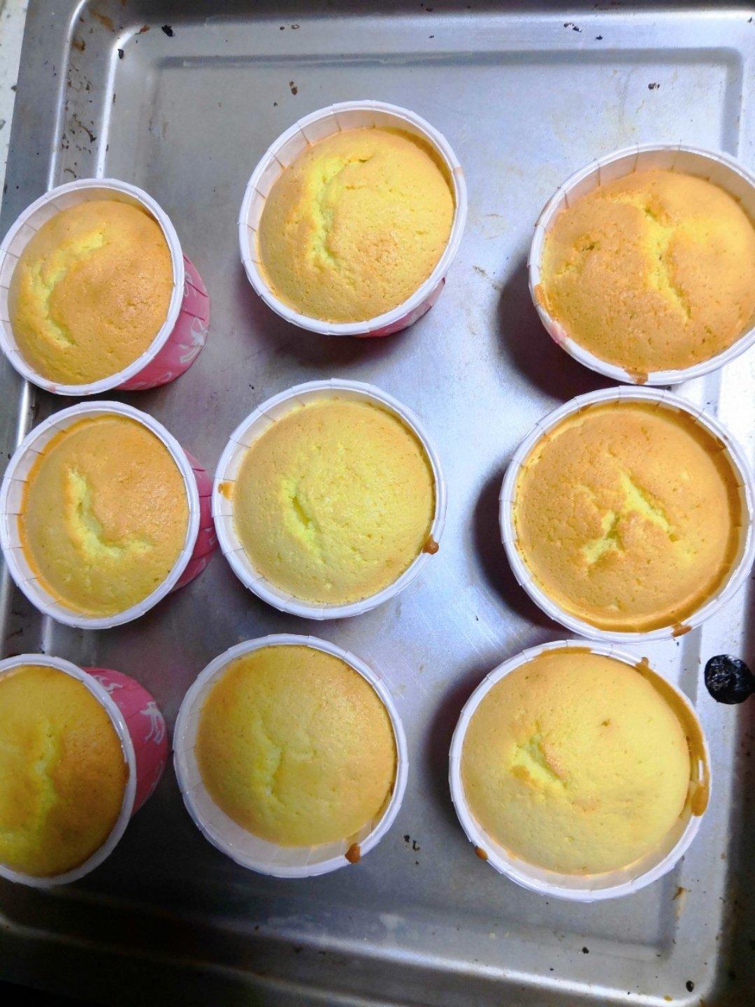 原味海绵纸杯蛋糕（非常适合裱花、盖糖皮的cupcake方子）