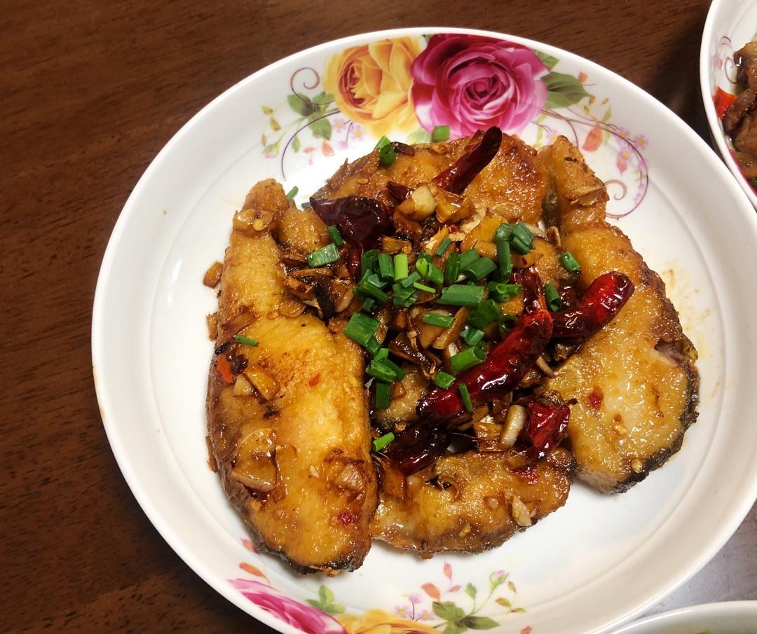 我家吃鱼从来不煮，教你秘制新做法，开胃下饭，每次做家人都嫌少