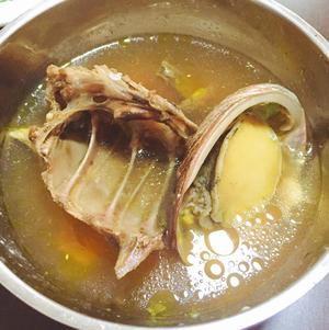红菇鲍鱼炖老鸭煲的做法 步骤3