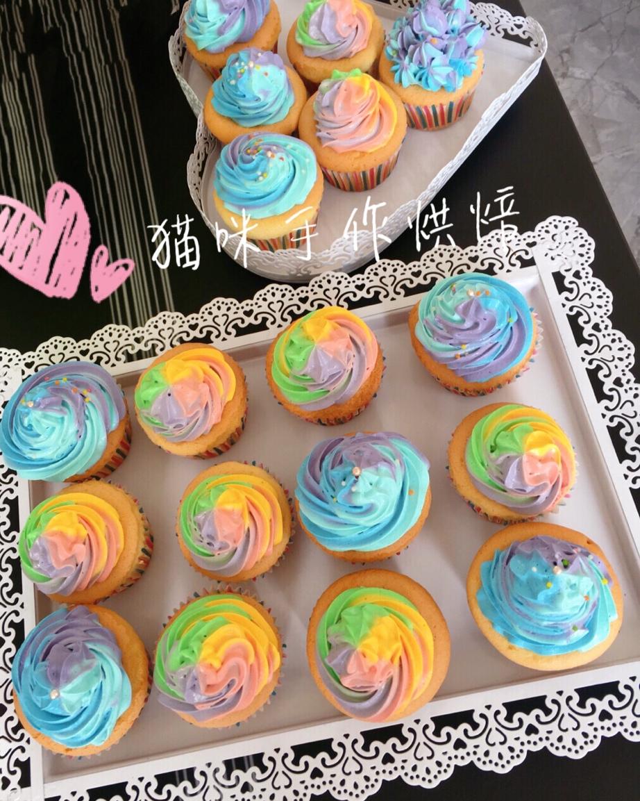 梵高的星空纸杯蛋糕！