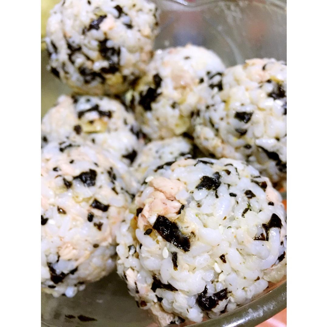 金枪鱼饭团