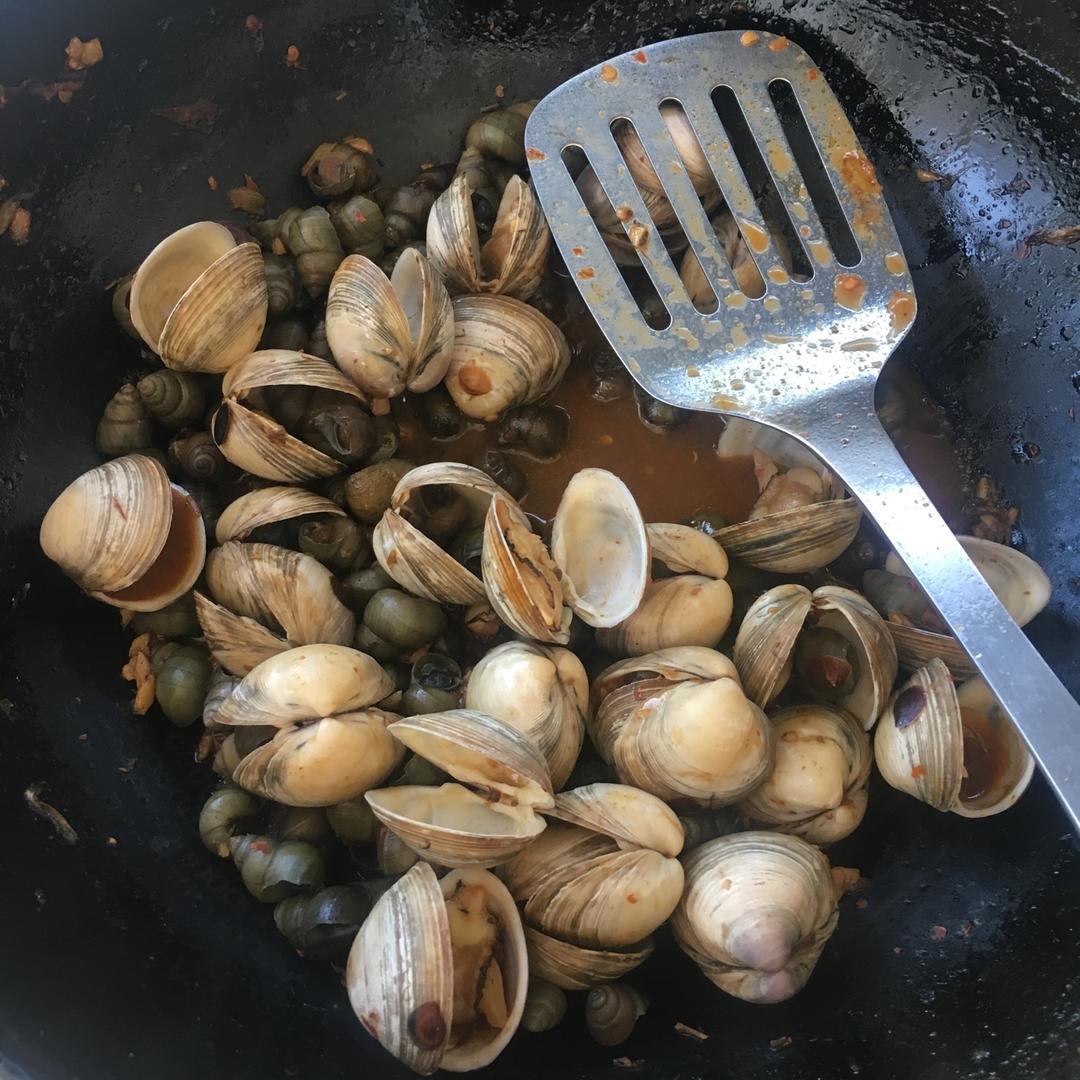 蒜蓉辣酱炒蚬子