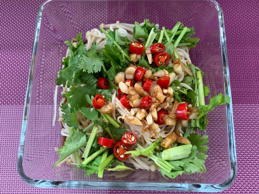 无油低卡凉拌金针菇的做法