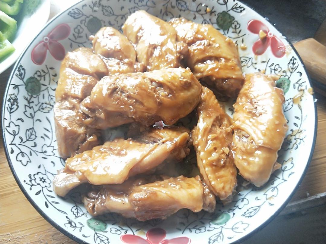 不要再可乐鸡翅了，求求你试试蒜香鸡翅吧，香味捅破天花板！