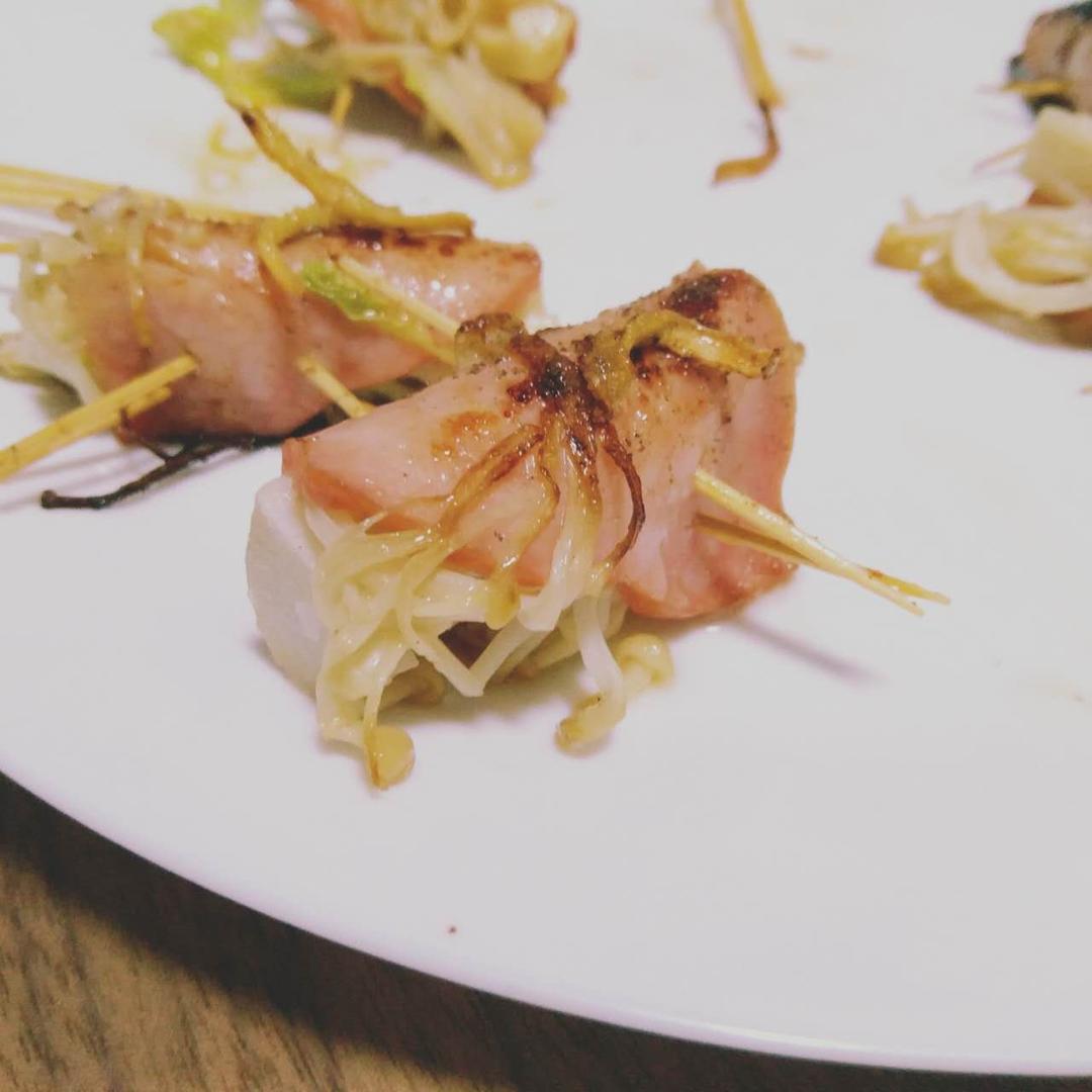 培根竹笋卷与金针菇卷