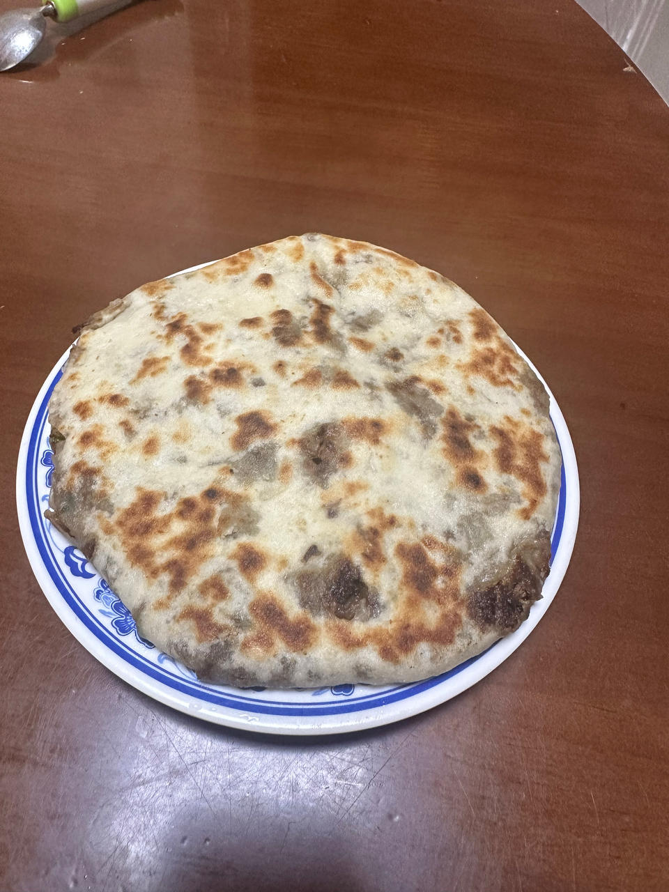 我做梅干菜肉饼最拿手，一口平底锅，不用油，饼又薄又脆肉香四溢