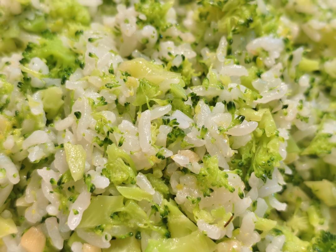 滑蛋虾仁西兰花碎饭