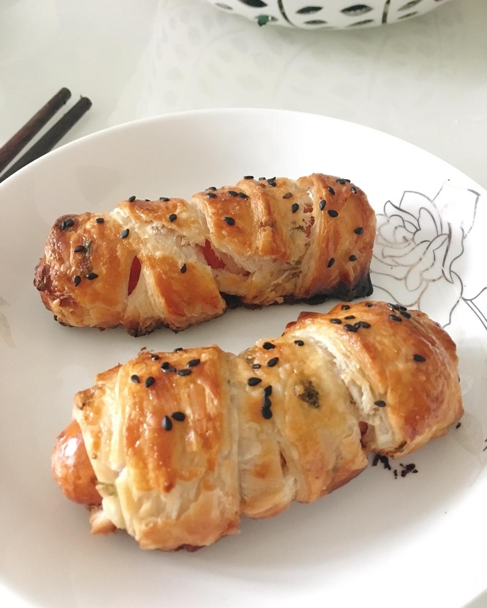 手抓饼皮版的可颂香肠卷