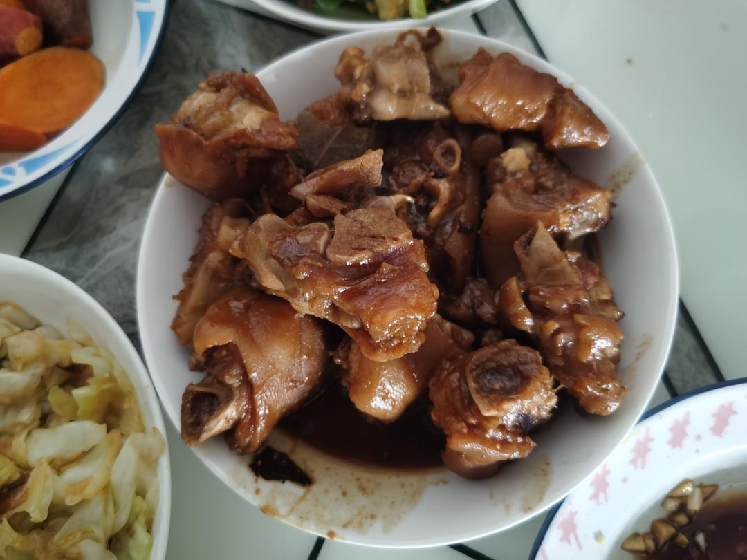 美味的家常菜：红烧猪蹄