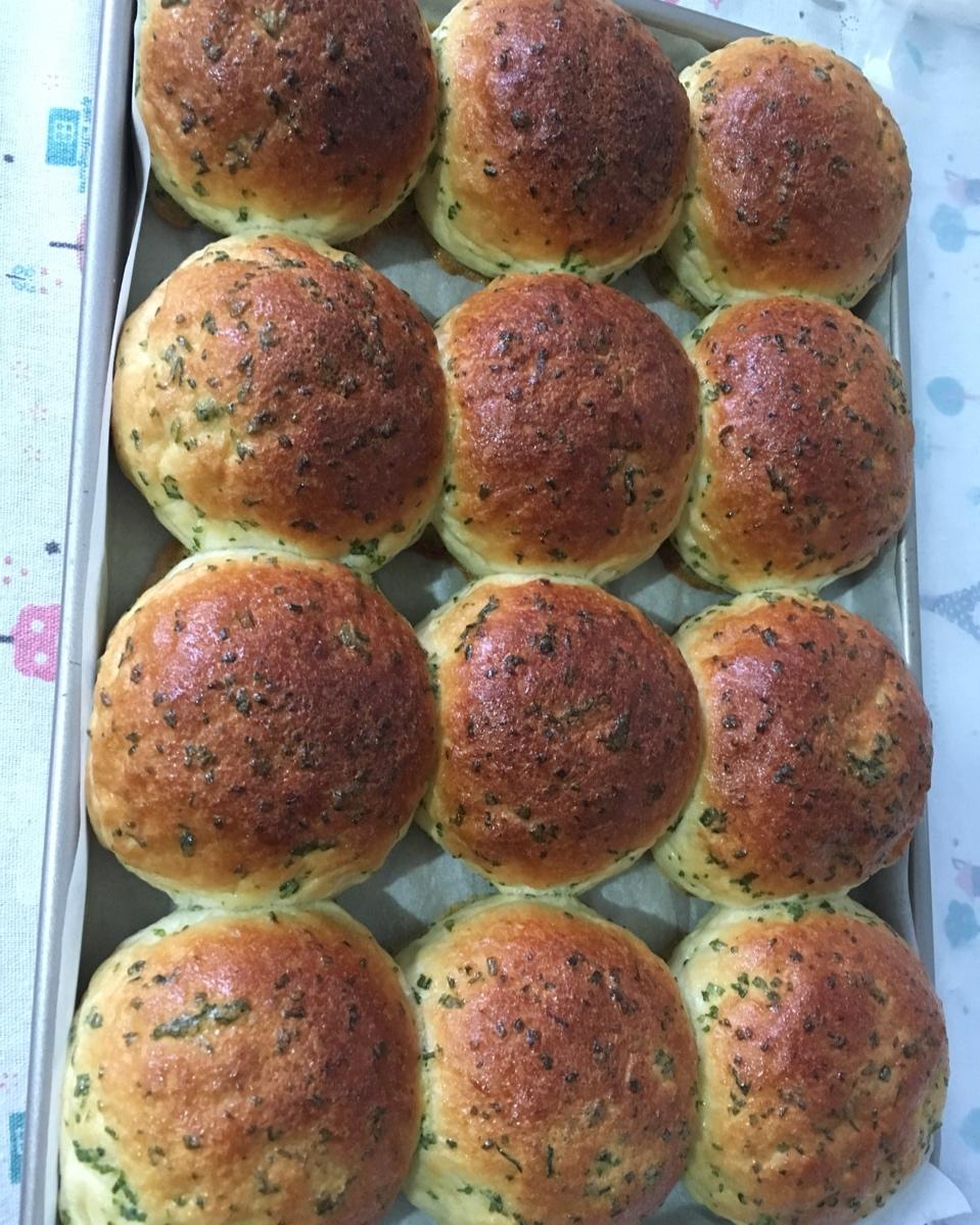 陈姐姐爱烘焙做的葱香肉松墨西哥面包