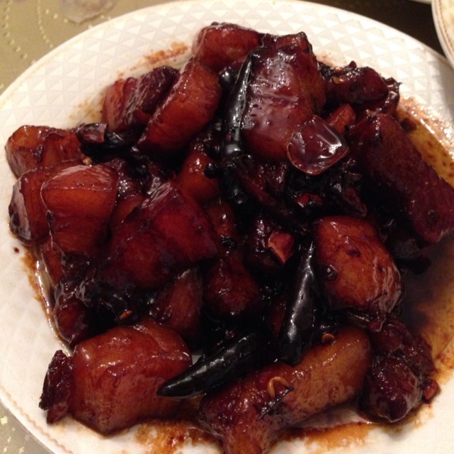 吃着碗里望着锅里的红烧肉