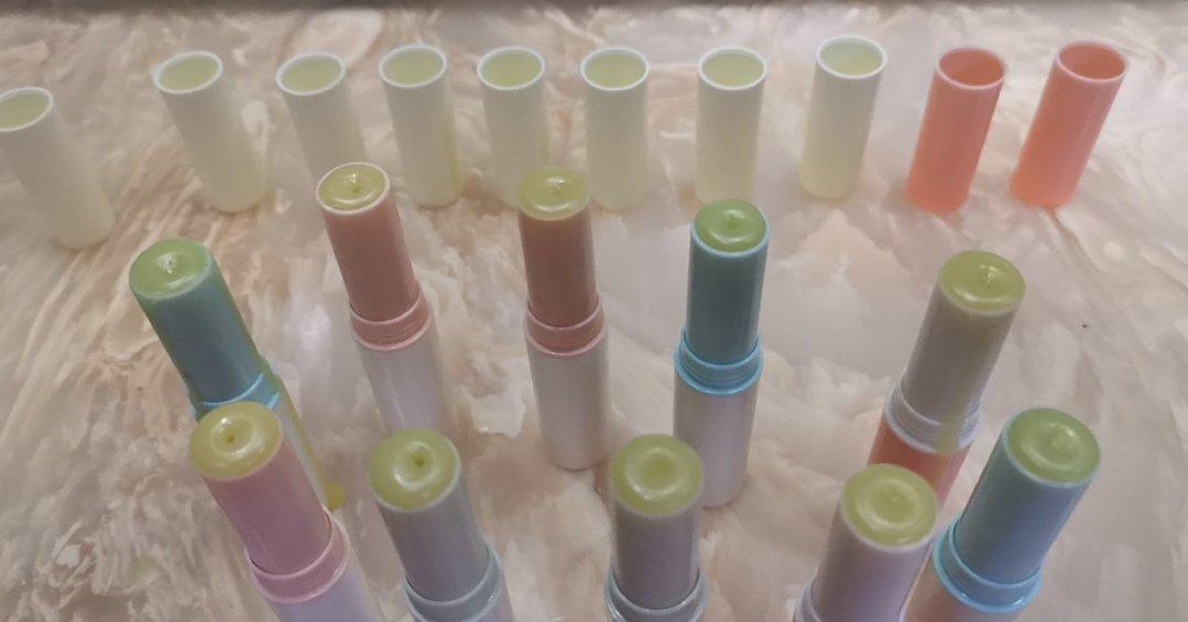 超级滋润的天然蜂蜡润唇膏