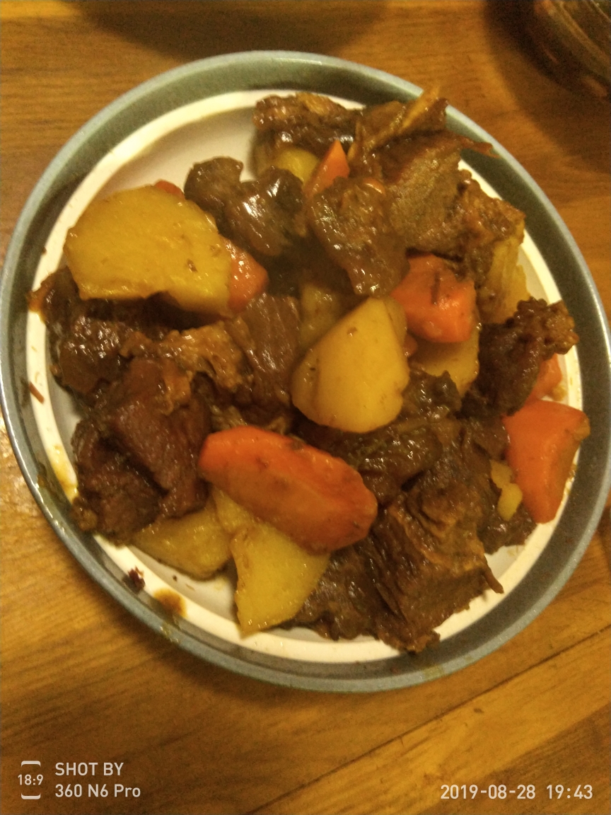 骆驼肉炖土豆