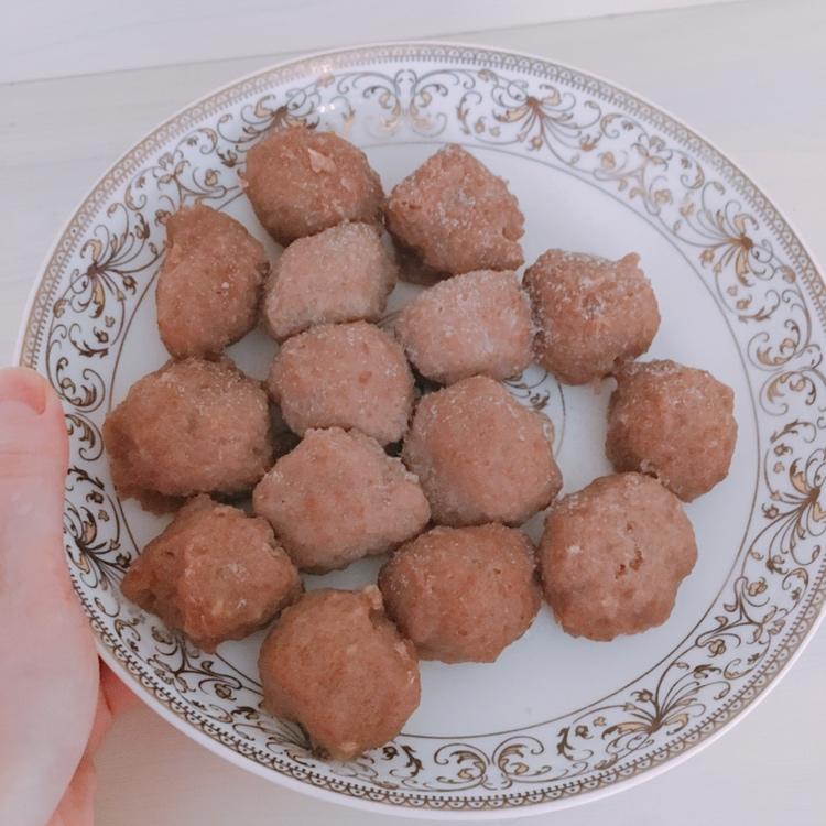 【自制手打牛肉丸】：鲜美Q嫩的肉丸怎么做