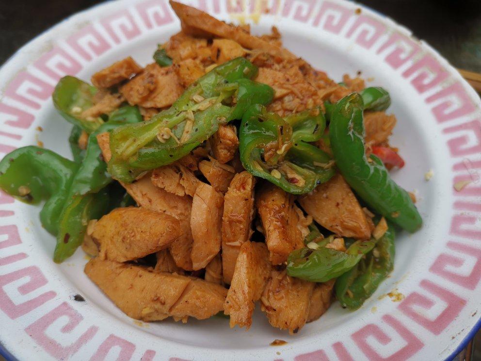 嫩嫩的鸡胸肉炒青椒