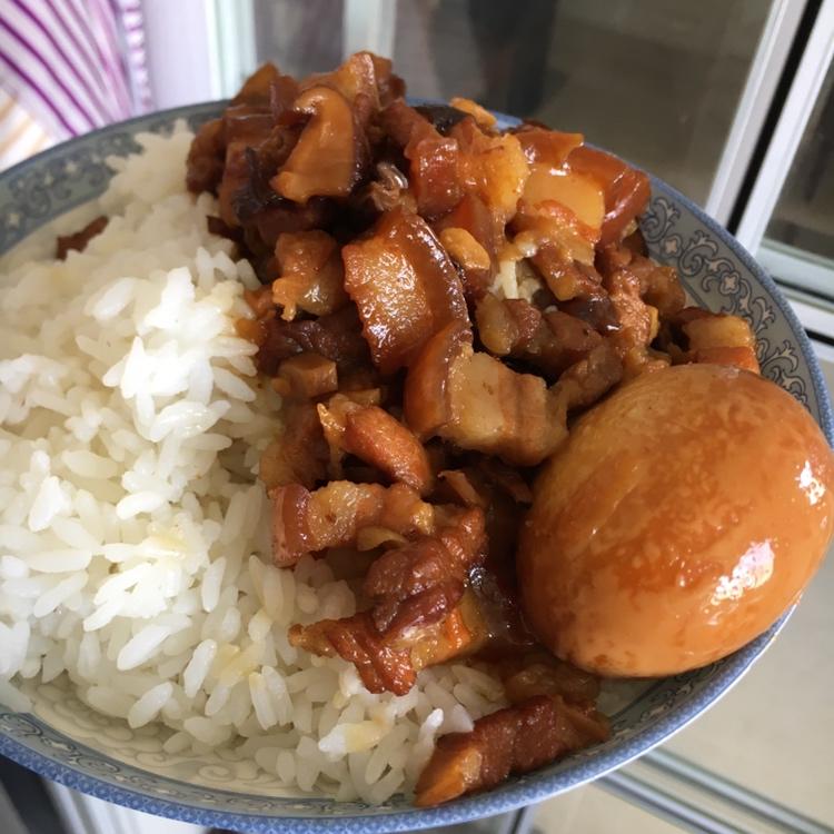 洋葱酥卤肉饭