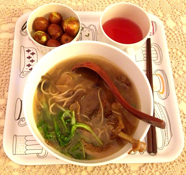 鲜菇鸡腿汤面