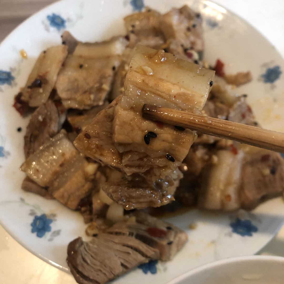 秘制蒜泥白肉（入口即化，不好吃你来打我）