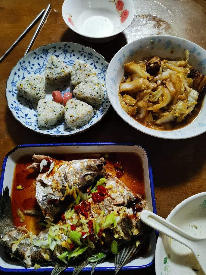 清蒸鲈鱼（家常做法）
