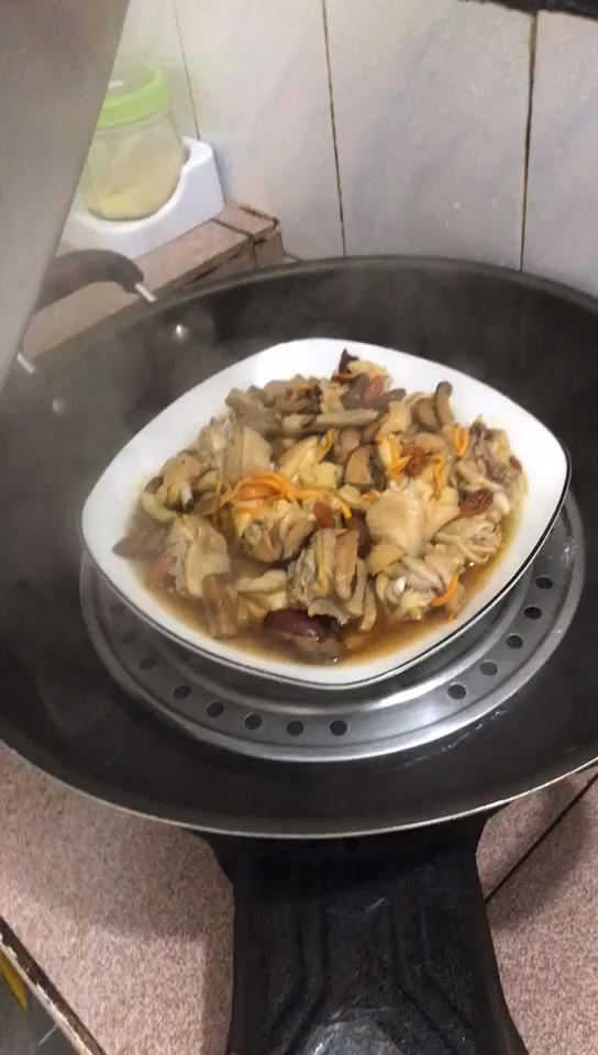 好吃到流泪的沙姜冬菇虫草花蒸清远鸡