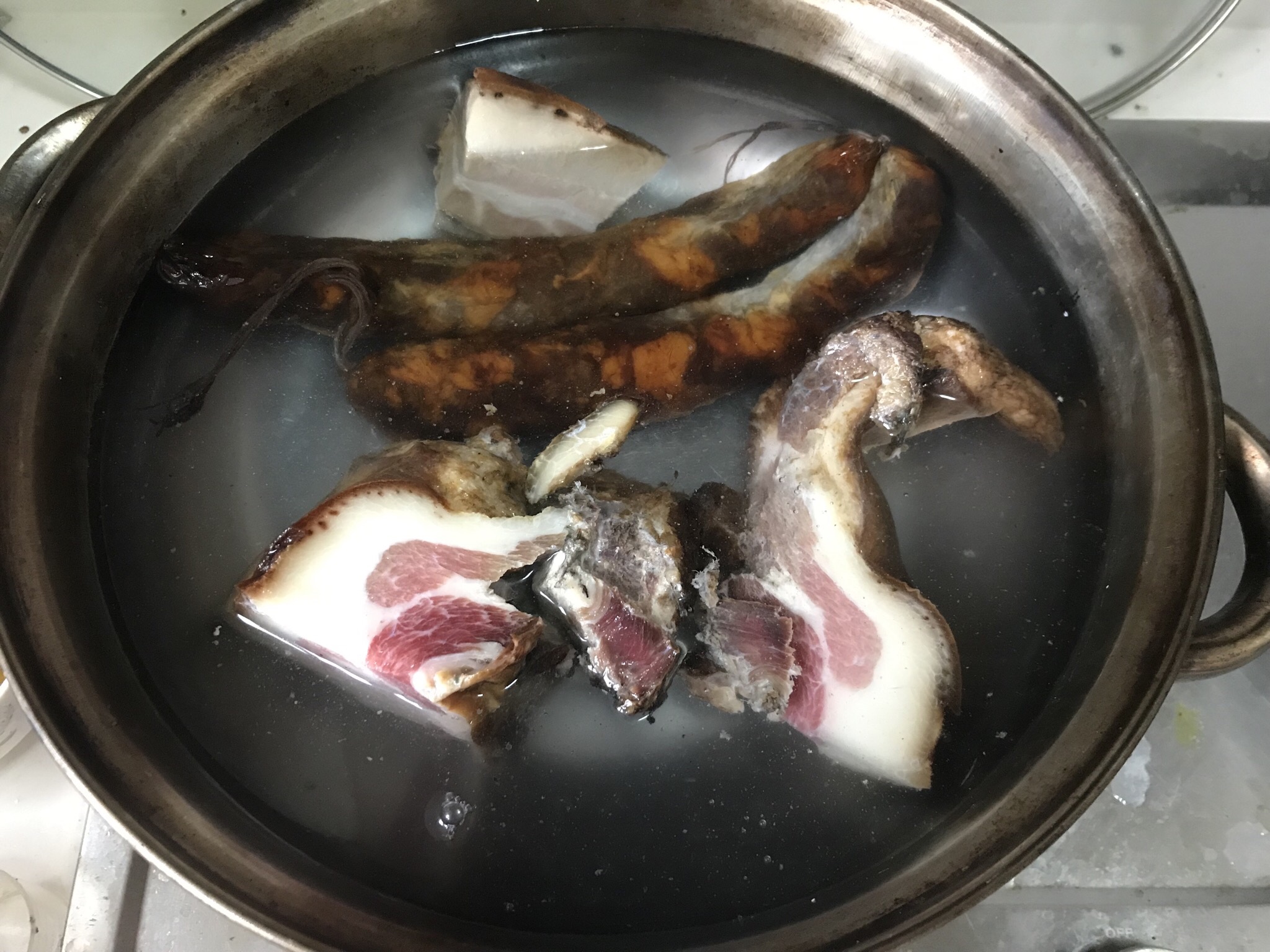 下饭菜｜干豆豉炒腊肉的做法 步骤1