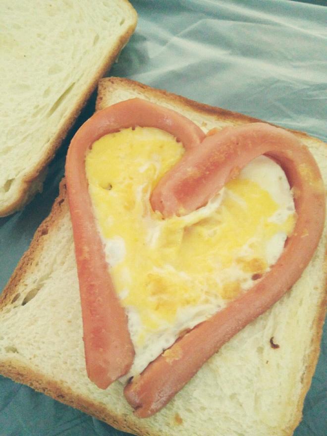爱心煎蛋三明治的做法