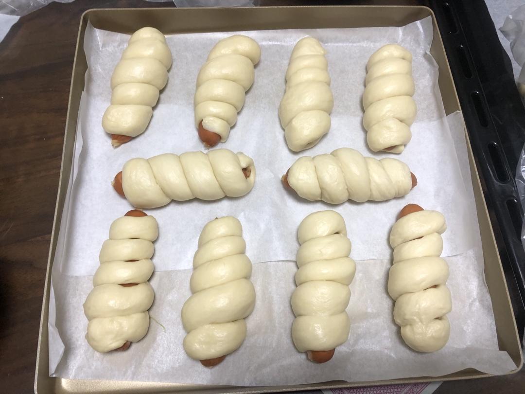 又香又软又拉丝，咬一口奶香十足！超治愈的淡奶油波兰种小餐包