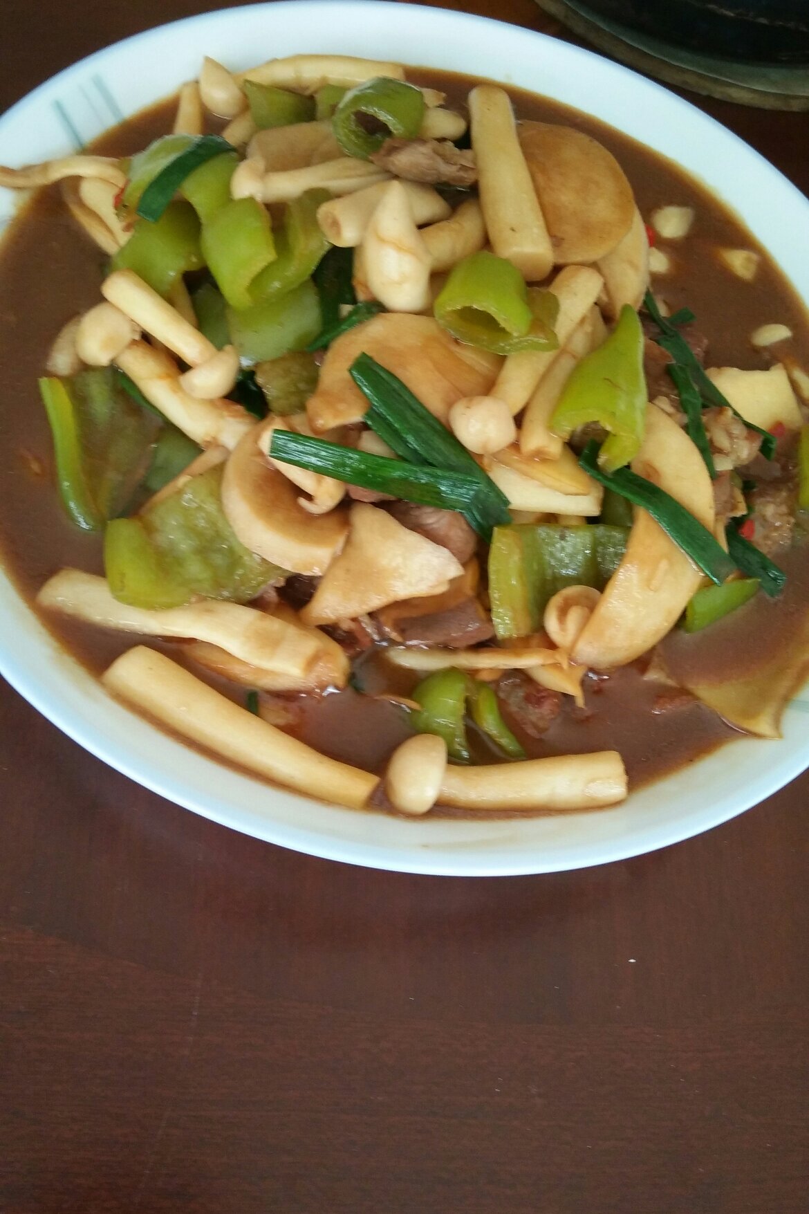 青椒海鲜菇炒肉