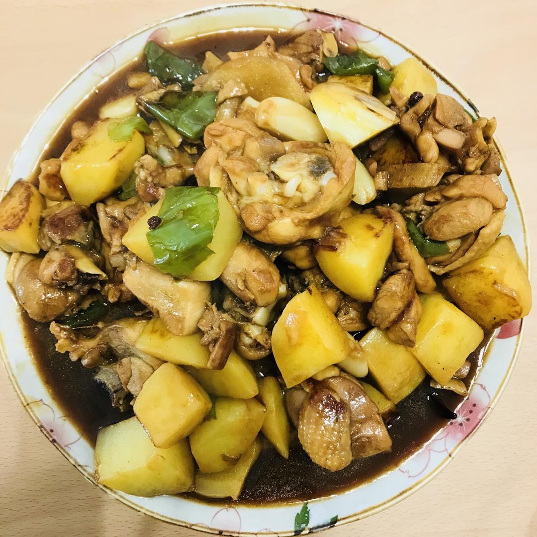 鸡腿炖土豆