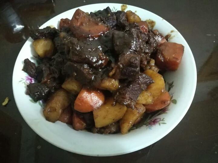 土豆焖牛腩