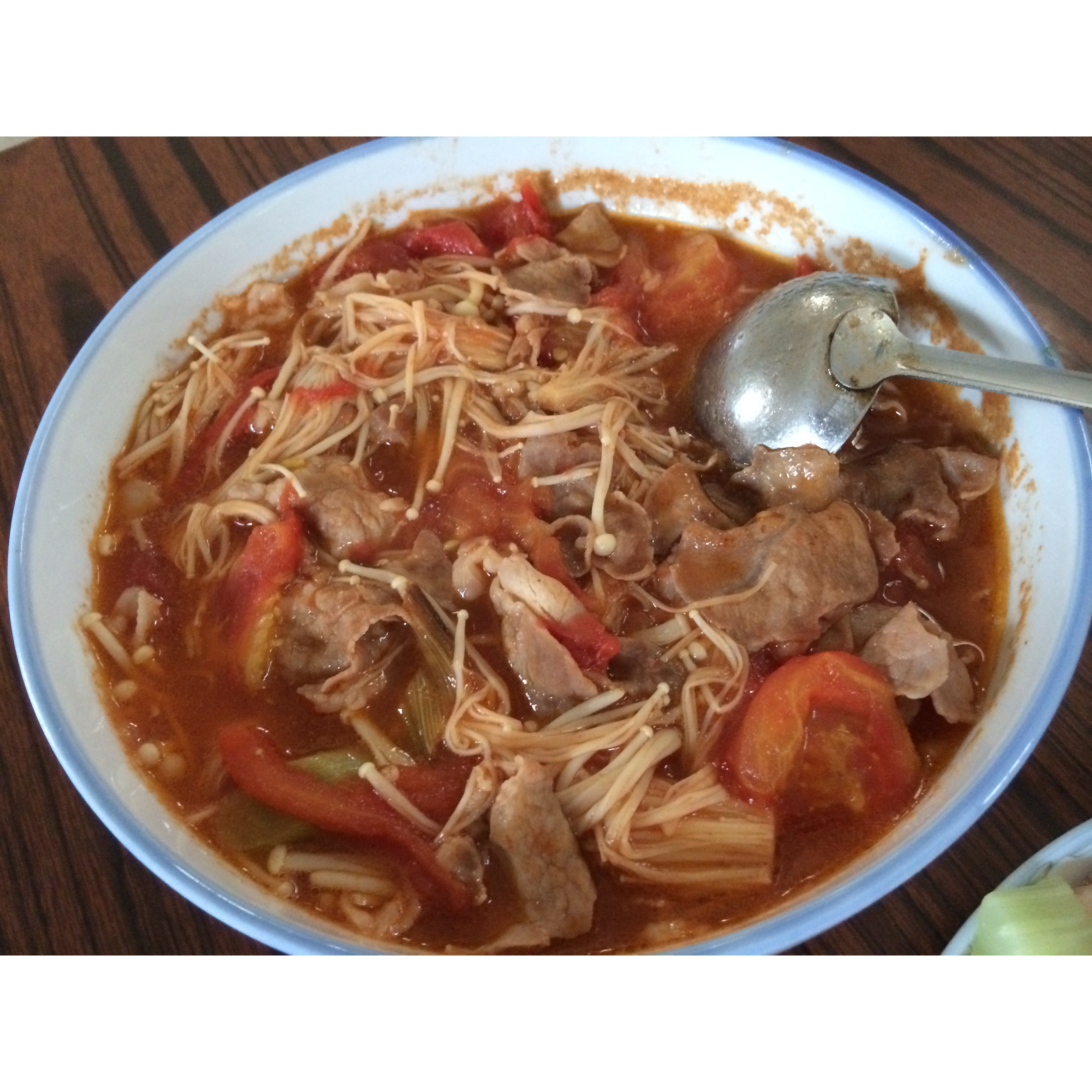 金针菇肥牛番茄锅