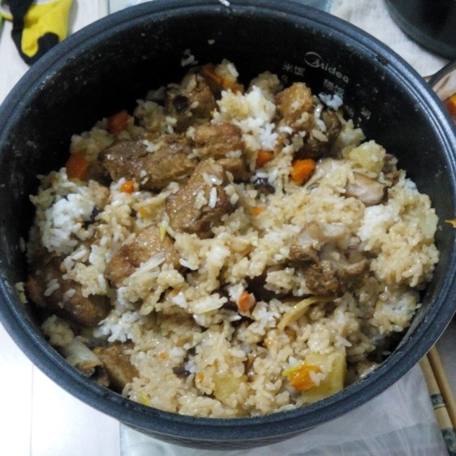 喷香排骨焖饭（爆好吃）