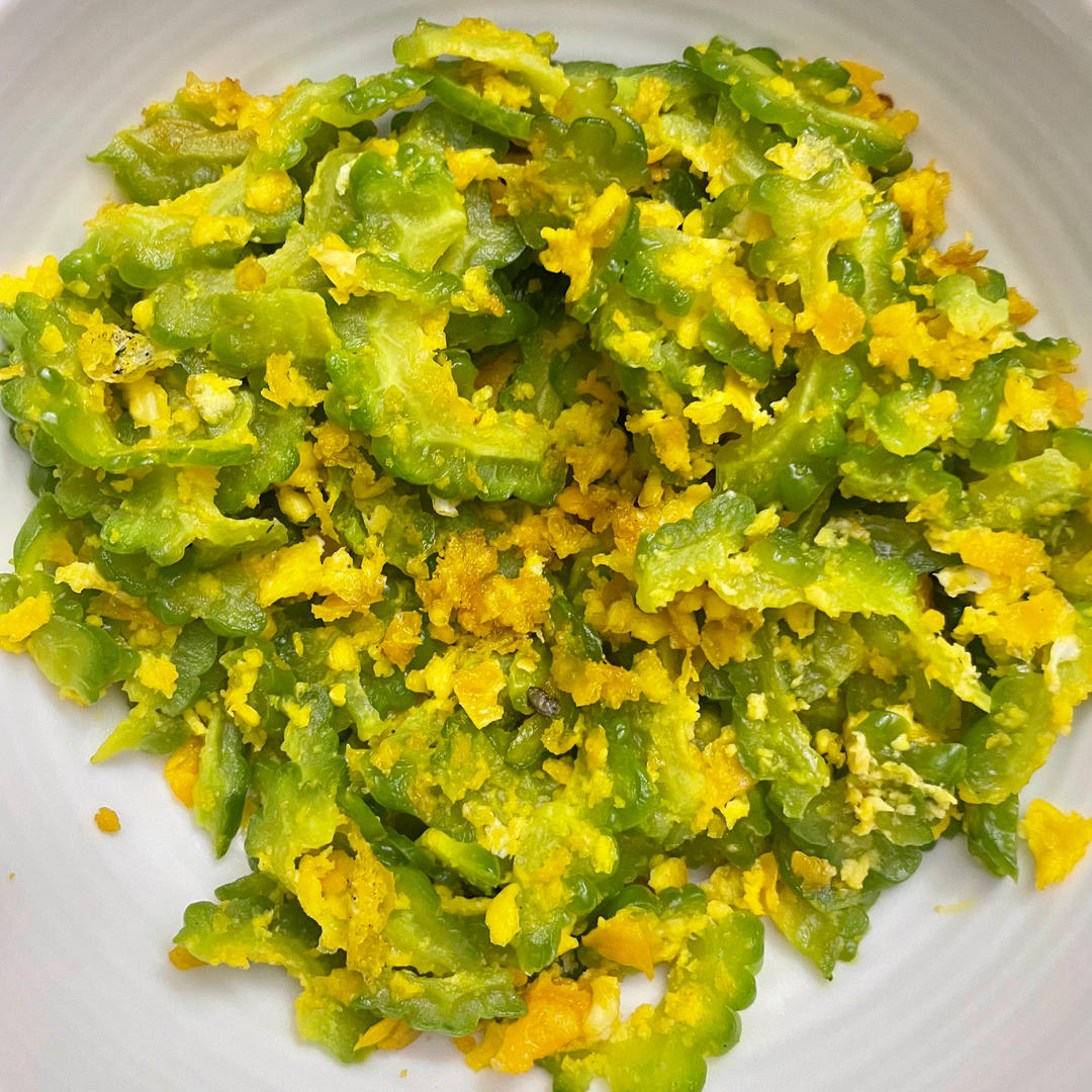 既消除了苦瓜的苦味,还清热降火的咸蛋黄炒苦瓜