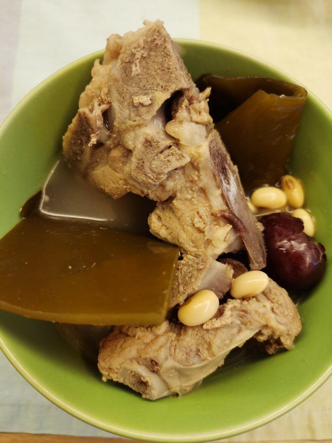 海带黄豆龙骨汤