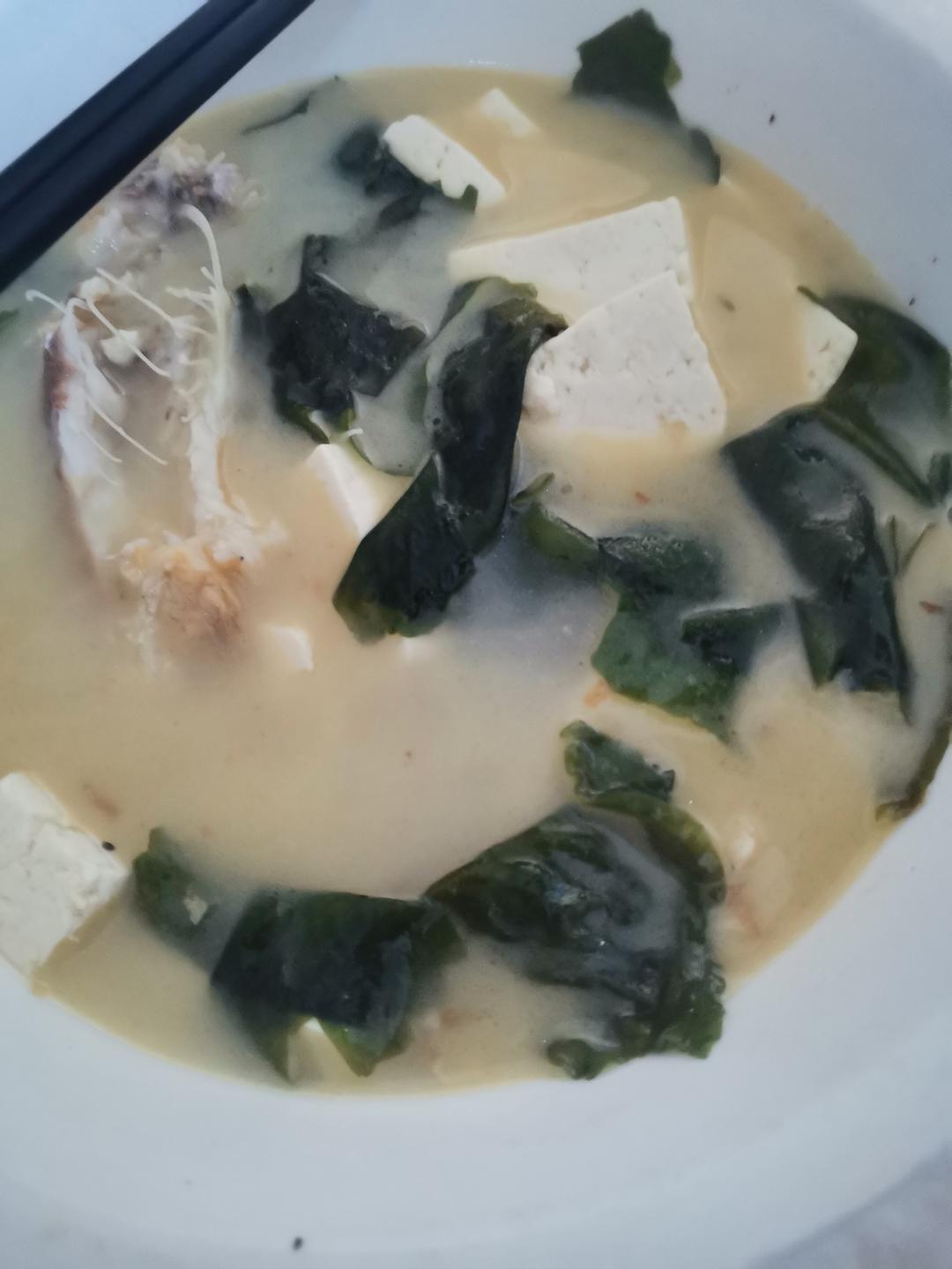 月子下奶汤——奶白鲫鱼豆腐汤