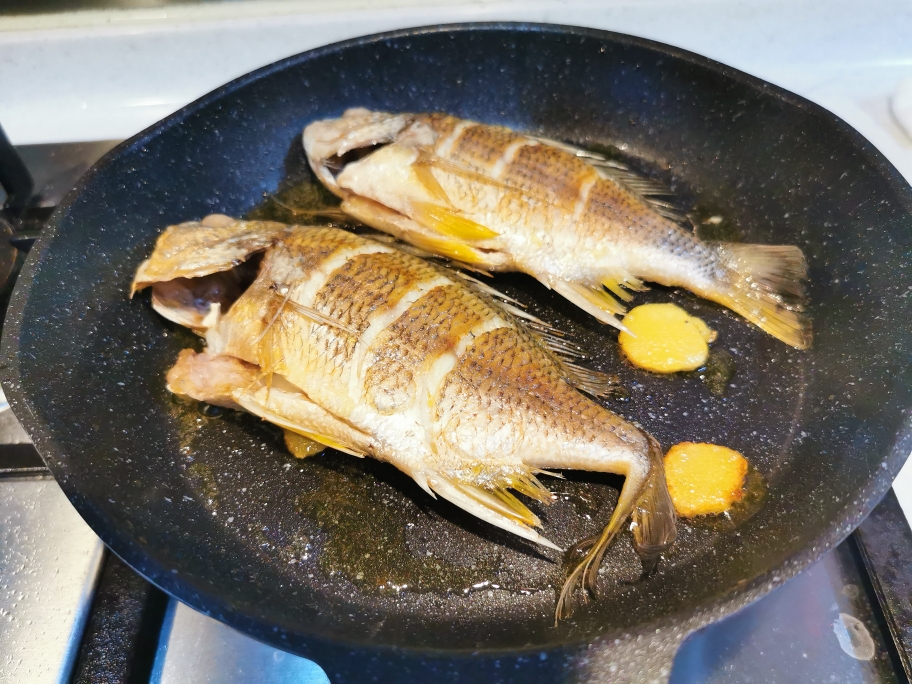 大森香煎黄立鱼的做法 步骤3