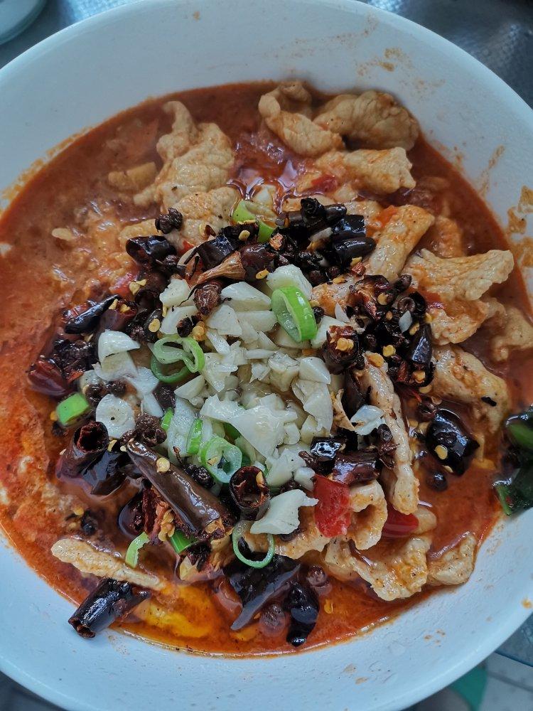 厨师长教你：“水煮肉片”的正宗做法，这味道真的很四川