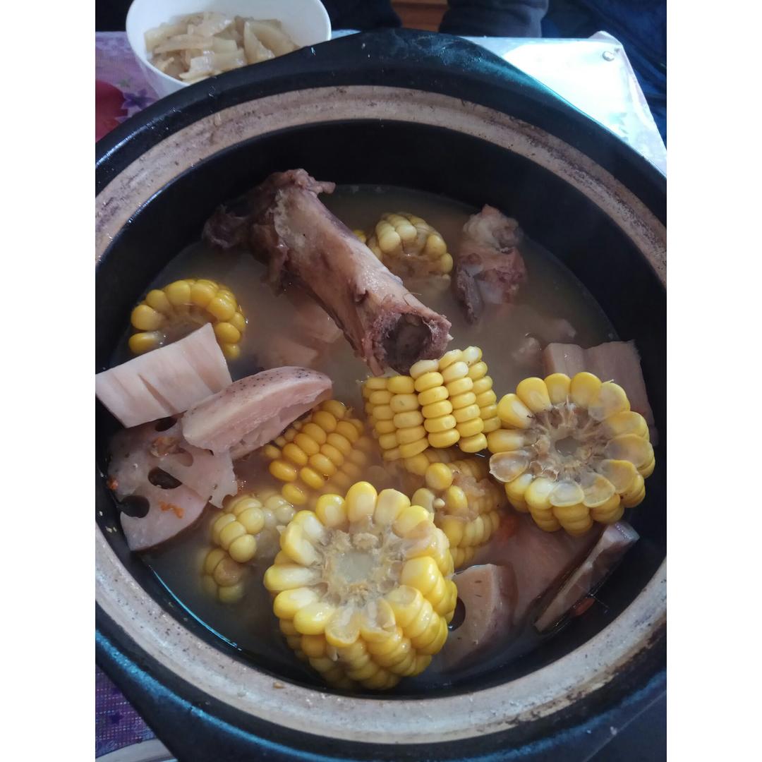 玉米莲藕筒骨汤